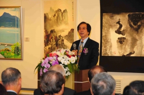 2013年4月20日中華畫院藝術大展開幕式，中華兩岸文化藝術基金會會長莊漢生致詞